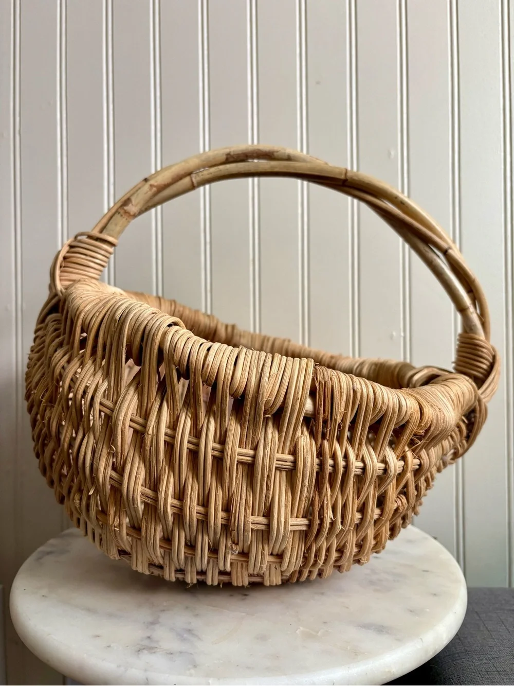 Vintage Handmade Woven Buttocks Basket Medium Beige/Tan VTG Eclectic Boho Beach
